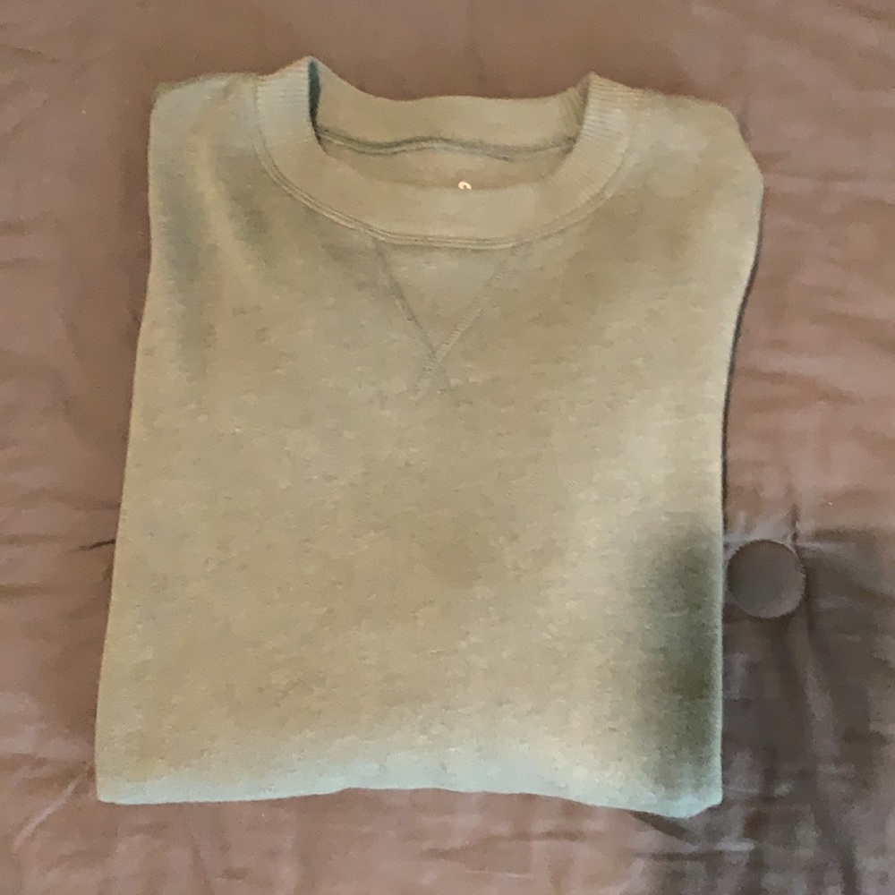 Like new. Slightly oversized sweater!